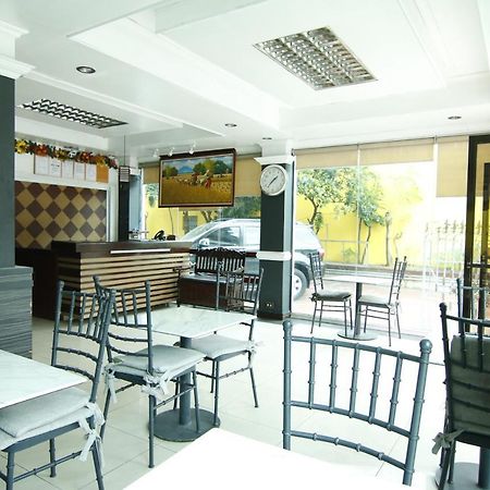 Oyo 117 Rochelle Apartelle Quezon City Zewnętrze zdjęcie