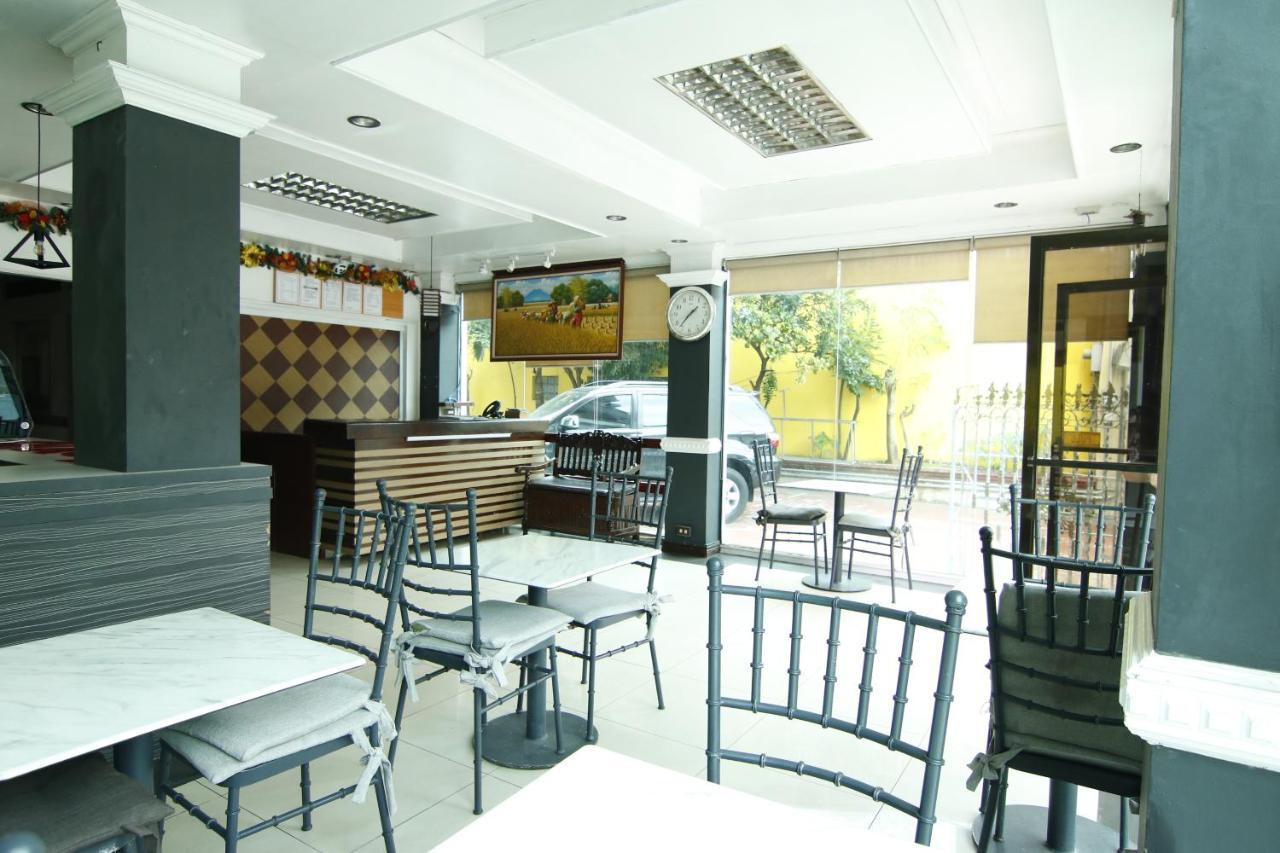 Oyo 117 Rochelle Apartelle Quezon City Zewnętrze zdjęcie