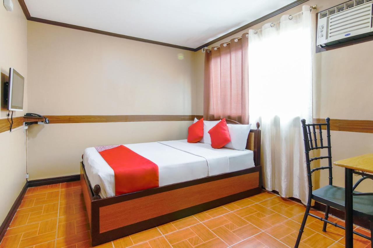 Oyo 117 Rochelle Apartelle Quezon City Zewnętrze zdjęcie