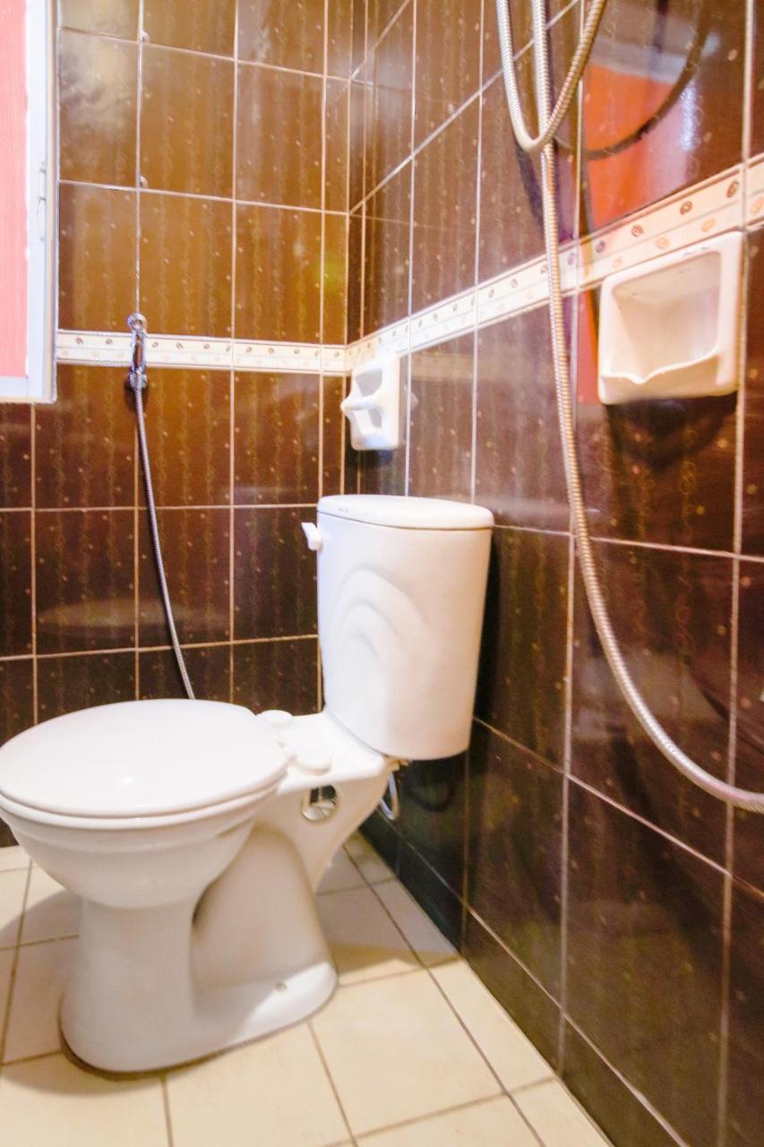 Oyo 117 Rochelle Apartelle Quezon City Zewnętrze zdjęcie