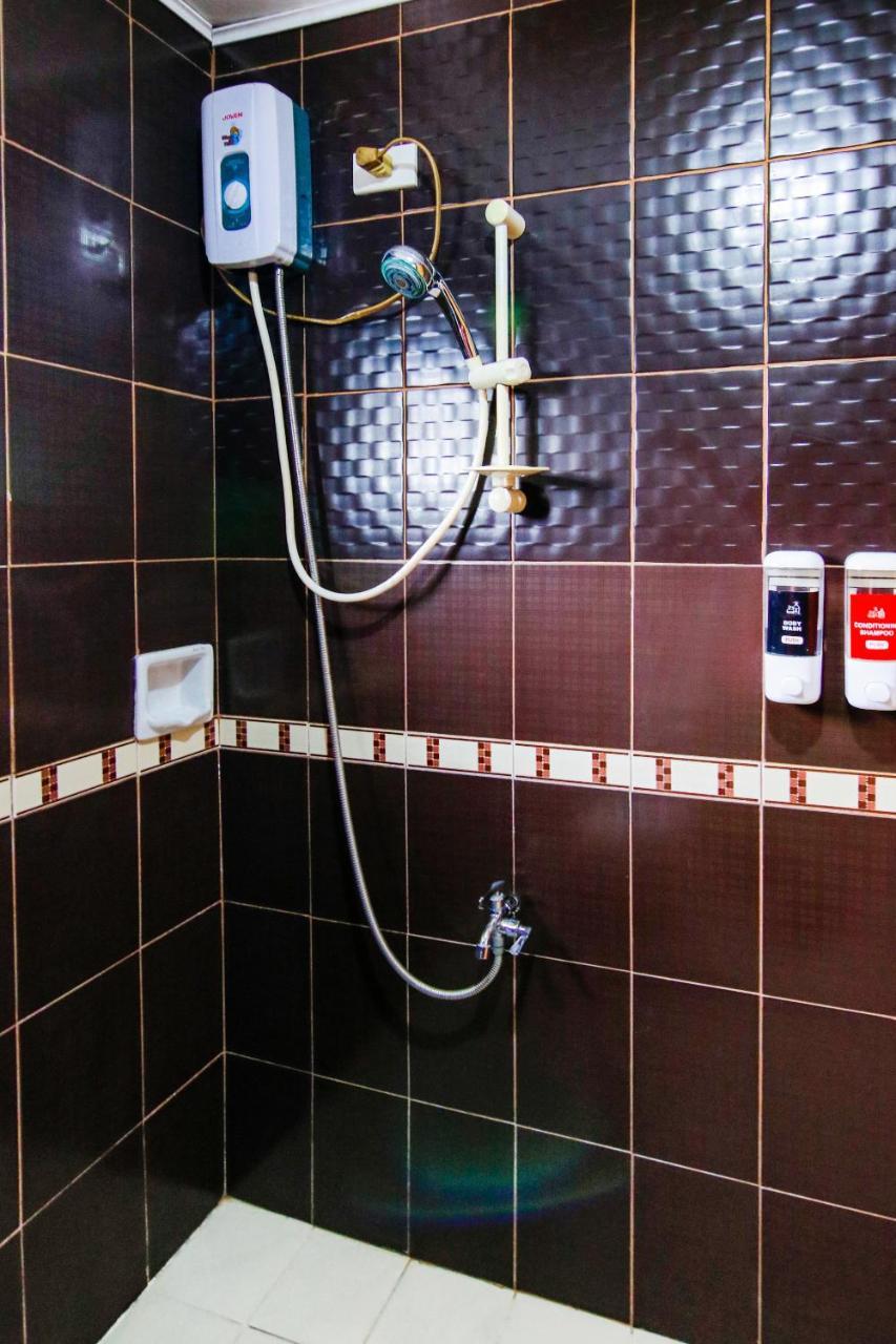 Oyo 117 Rochelle Apartelle Quezon City Zewnętrze zdjęcie