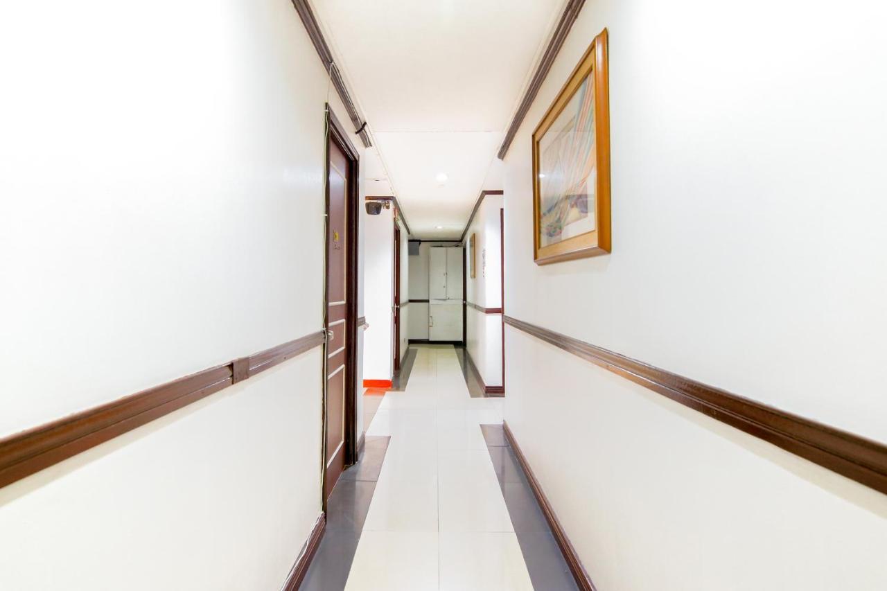 Oyo 117 Rochelle Apartelle Quezon City Zewnętrze zdjęcie
