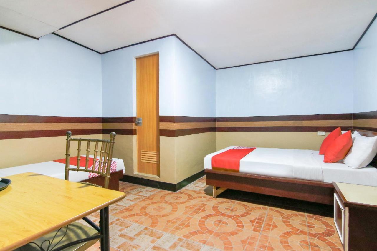Oyo 117 Rochelle Apartelle Quezon City Zewnętrze zdjęcie